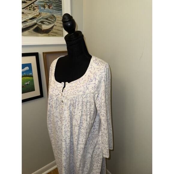 Eileen West Long Sleeve Flannel Nightgown Large Purple Rosebuds Pintuck Pockets - Picture 4 of 5